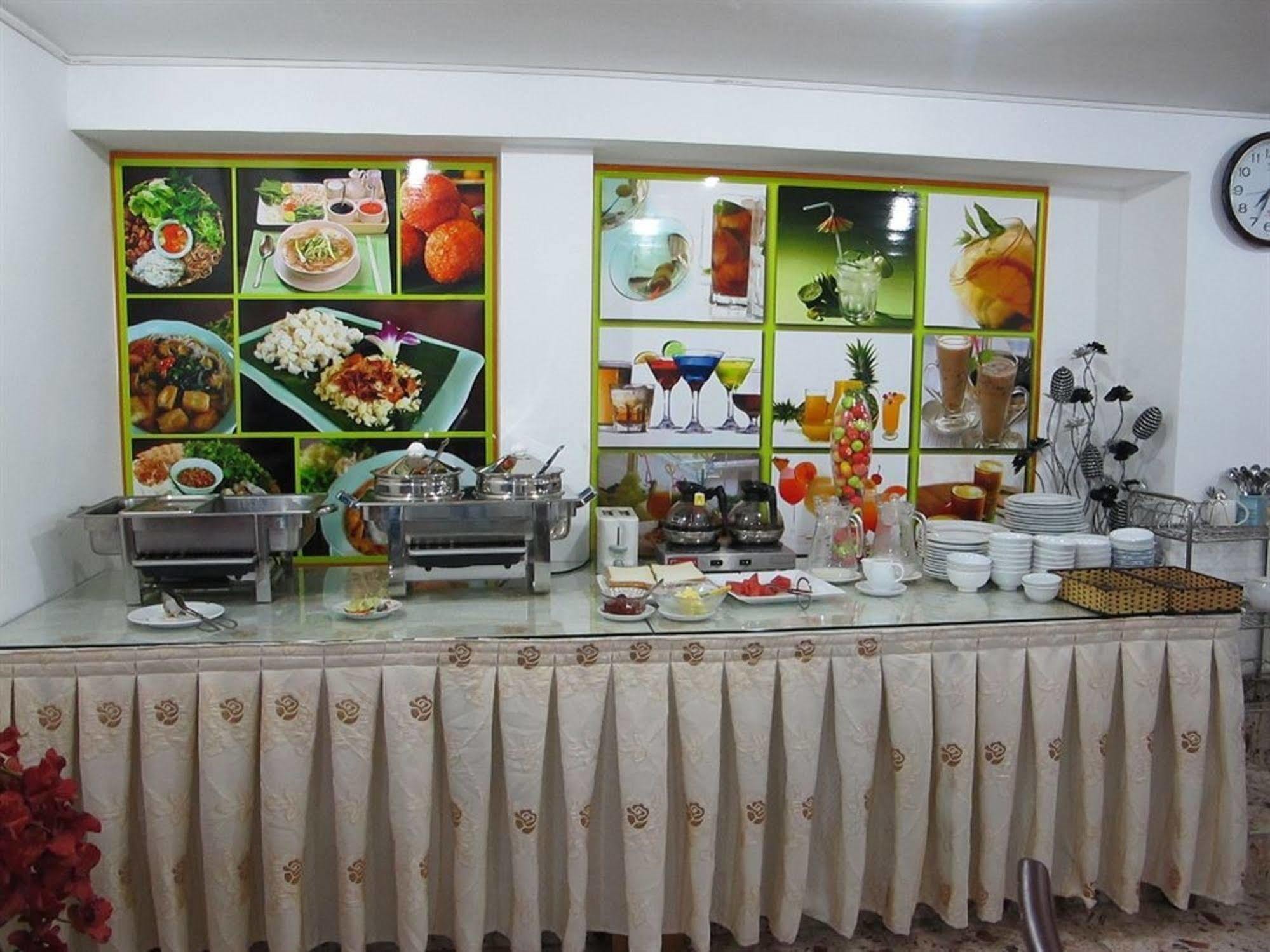 Cosmo Central Hotel Ho Chi Minh Buitenkant foto